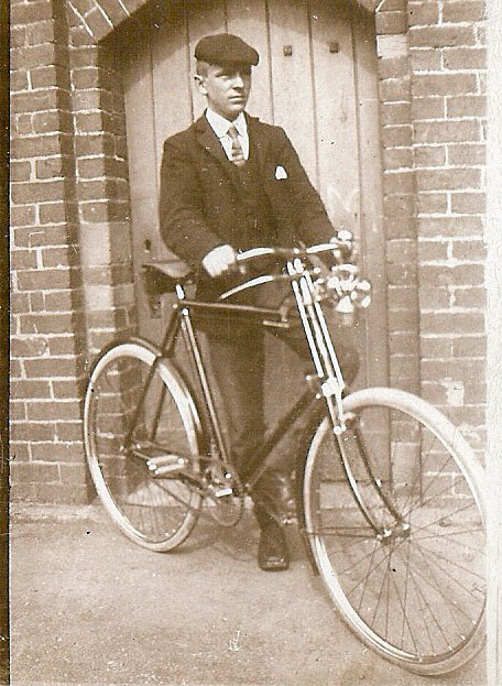 1899C_British_Bicycle_man